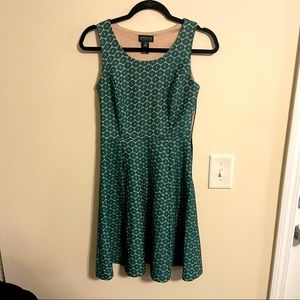 EnFocus Studio Ladies size 6 dress in green/tan
